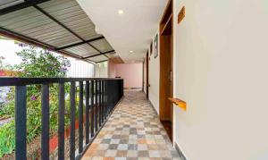 Balkoni atau teres di Treebo Tranquil Heights With Scenic View