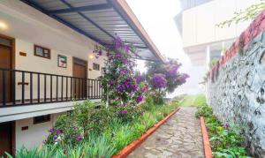Taman di luar Treebo Tranquil Heights With Scenic View