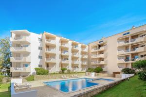 an apartment with a swimming pool in front of a building at Casa Rapp in Alvor