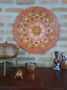 a table with a plate on a wall at Guaecá Hostel - Cumuruxatiba in Cumuruxatiba