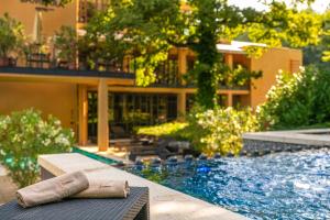 Bazén v ubytovaní Bambara Hotel alebo v jeho blízkosti