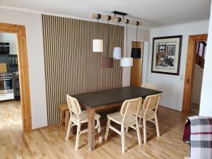 Η κουζίνα ή μικρή κουζίνα στο Ferienwohnung Zum Grünen Berg