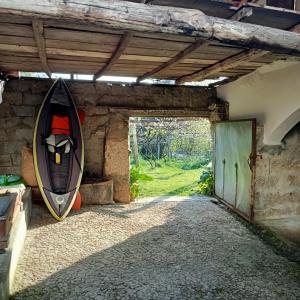 a room with a door and a surfboard on the wall at Casa do Faval in Senande