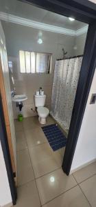 Bilik mandi di Casa línda guest house unit 17 +25 gambar