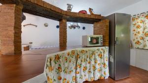 a kitchen with a refrigerator and a microwave at El Molinillo de Jimera Jimera de Libar by Ruralidays in Jimera de Líbar