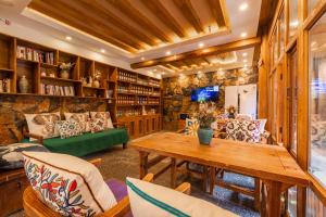 Ruang duduk di Lijiang Listen Deer Snow Mountain Viewing Guesthouse