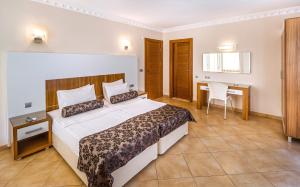 a hotel room with a bed and a table at Saritas Hotel ONLY FAMILY CONCEPT in Alanya