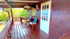 A balcony or terrace at Cedar Retreat Cottage
