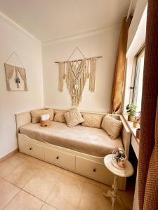 a couch in a room with a window at T1 na 1 linha da Praia da Rocha in Portimão