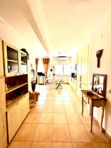 a large kitchen with a large tile floor at T1 na 1 linha da Praia da Rocha in Portimão