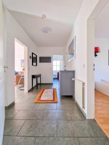 an open living room with a table and a kitchen at Silbermöwe in Greetsiel
