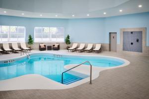 Bazén v ubytování Niagara Fallsview Hotel & Suites nebo v jeho okolí