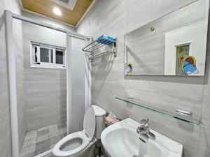 Koupelna v ubytování 舞浪海景旅店