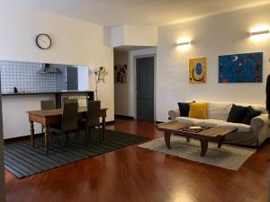 A seating area at La casa di Archimede
