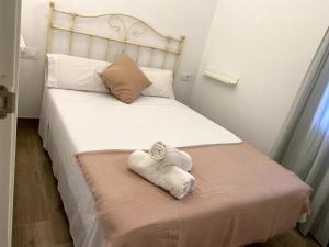 Postel nebo postele na pokoji v ubytování Precioso apto cerca del Puente del Dragón