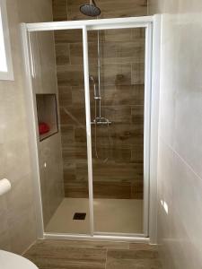 Koupelna v ubytování Precioso apto cerca del Puente del Dragón + 22 fotografií