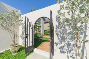 an entrance to a house with an open gate at ฉันฉาย bed&restaurant in Ban Na Sai