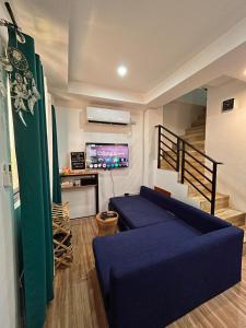 Kuchyň nebo kuchyňský kout v ubytování ELYU 3 Storey Staycation House near San Juan Beach
