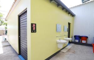 a bathroom with a toilet on the side of a building at 戀海輕旅Ocean Pride Hostel in Xiaoliuqiu