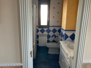Ένα μπάνιο στο Casa Rural en Lerma +9 φωτογραφίες