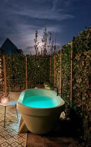 Πισίνα στο ή κοντά στο Artisan Hideaway Bed and Breakfast