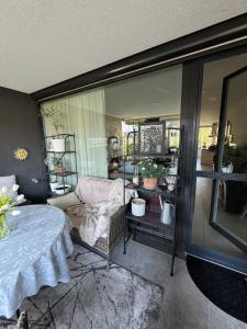 Uma área de estar em Modern and stylish Home in Muttenz
