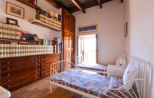 Ένα ή περισσότερα κρεβάτια σε δωμάτιο στο Gorgeous Apartment In Castelsardo