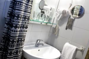 Łazienka w obiekcie Hostal Adriano
