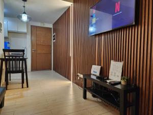 TV a/nebo společenská místnost v ubytování palm tree villas