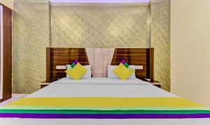 Hotel Royal Residency Near ISBT Mohali Chandigarh客房内的一张或多张床位