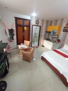 Kuchyň nebo kuchyňský kout v ubytování Đức Anh HoTel Vũng Tàu + 29 fotografií