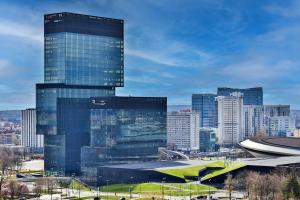 a view of a city with a tall skyscraper at Katowice Spodek 1-2-3 Pokojowy in Katowice