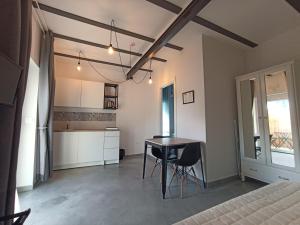 Kuchyň nebo kuchyňský kout v ubytování Al Faro Bianco B&B e Residence con parcheggio