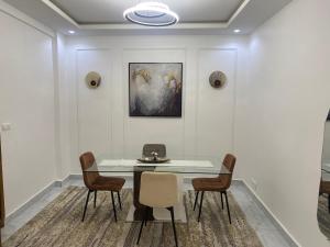 a dining room with a table and chairs at La gloire House in Dakar