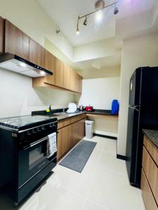 Η κουζίνα ή μικρή κουζίνα στο Metro Zen at DMCI Satori Residence 1br