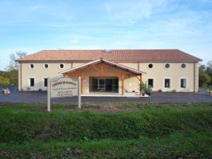 a building with a sign in front of it at Coup 2 Foudres in Saint-Jean-de-Blaignac