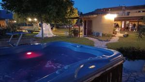 Bazén v ubytovaní La Vecchia Stalla B&B alebo v jeho blízkosti