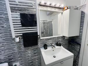 Ένα μπάνιο στο Santa Viola House - By AyDesHouse +24 φωτογραφίες