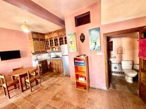 Kuchyň nebo kuchyňský kout v ubytování Little Paradise House + 24 fotografií