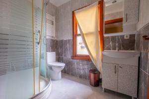 Koupelna v ubytování Çınarlı hotel + 25 fotografií