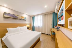 Krevet ili kreveti u jedinici u okviru objekta CMAX Hotel Guangzhou International Convention and Exhibition Center Luoxi Subway Station Branch