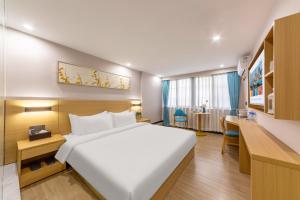 Krevet ili kreveti u jedinici u okviru objekta CMAX Hotel Guangzhou International Convention and Exhibition Center Luoxi Subway Station Branch