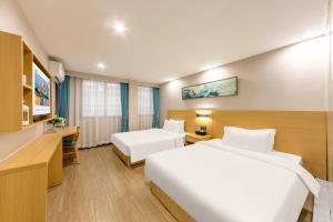 Krevet ili kreveti u jedinici u okviru objekta CMAX Hotel Guangzhou International Convention and Exhibition Center Luoxi Subway Station Branch