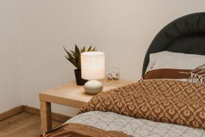 Una cama o camas en una habitación de Apartman ELEVEN