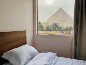 Voodi või voodid majutusasutuse Jazal Pyramids View Hotel toas