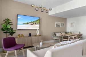 טלויזיה ו/או מרכז בידור ב-3209 Apt in Heart of Downtown with Pool a Gym and Spa