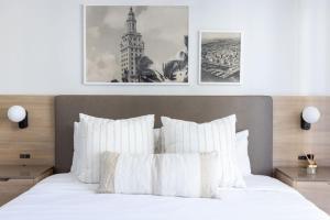 מיטה או מיטות בחדר ב-3209 Apt in Heart of Downtown with Pool a Gym and Spa