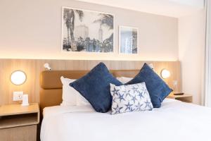 Ein Bett oder Betten in einem Zimmer der Unterkunft 2012 New Apt with Pool and Gym in front of Kaseya Center