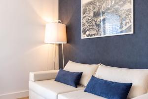 Ein Sitzbereich in der Unterkunft 2012 New Apt with Pool and Gym in front of Kaseya Center