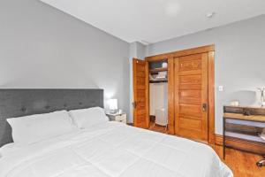 Galeriebild der Unterkunft Stylish Home Near Heart Of Downtown Sleeps 8 in Grand Rapids